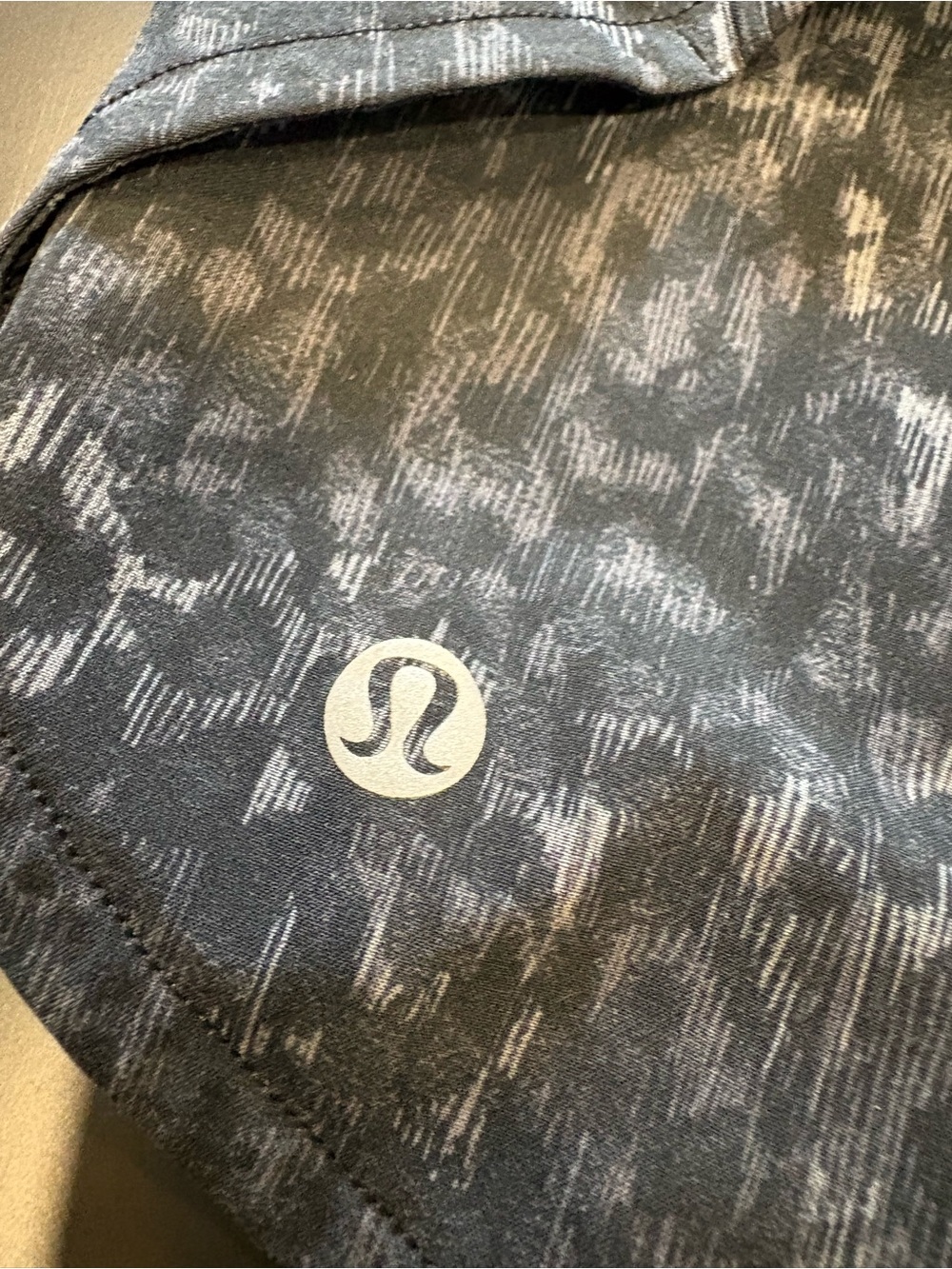 Lululemon Athletica Women's Speed-Up Gray/Black Athletic Shorts - Picture 6 of 12